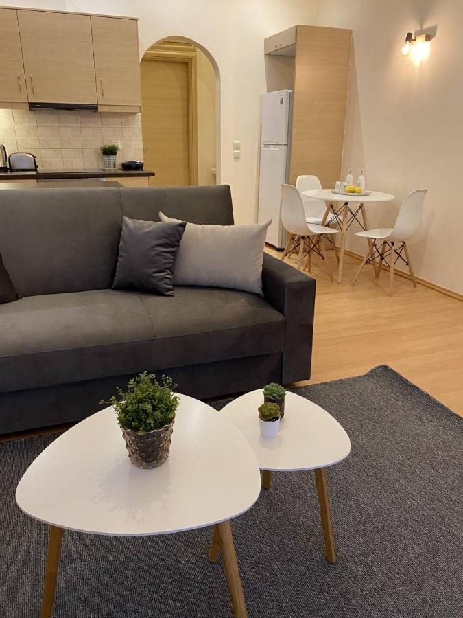 Elegant Glyfada Apartment-Private Garden-Near Metro Athena Bagian luar foto