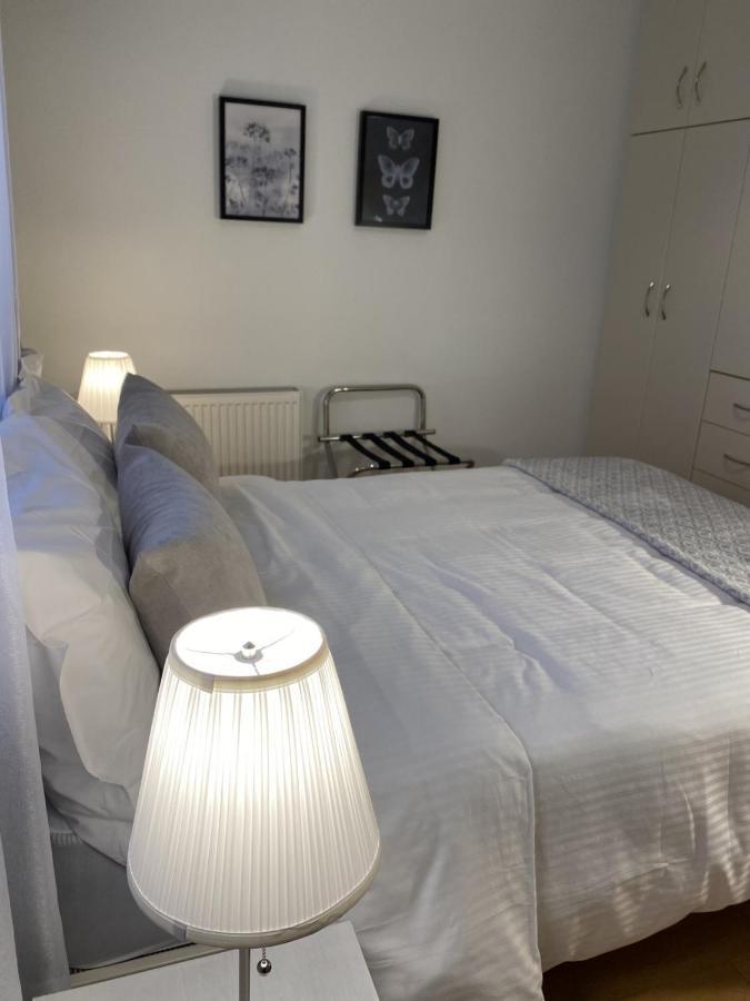 Elegant Glyfada Apartment-Private Garden-Near Metro Athena Bagian luar foto