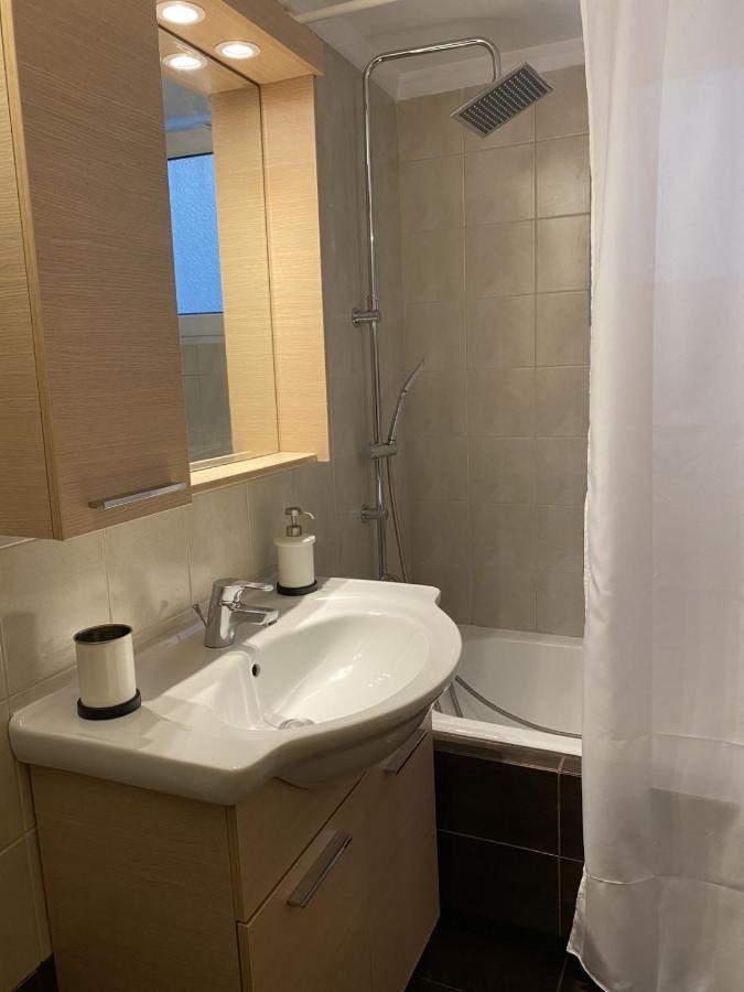Elegant Glyfada Apartment-Private Garden-Near Metro Athena Bagian luar foto