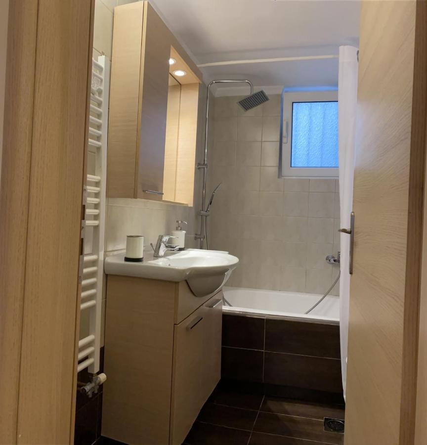 Elegant Glyfada Apartment-Private Garden-Near Metro Athena Bagian luar foto