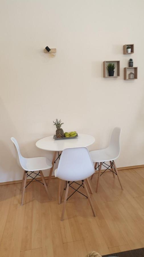 Elegant Glyfada Apartment-Private Garden-Near Metro Athena Bagian luar foto