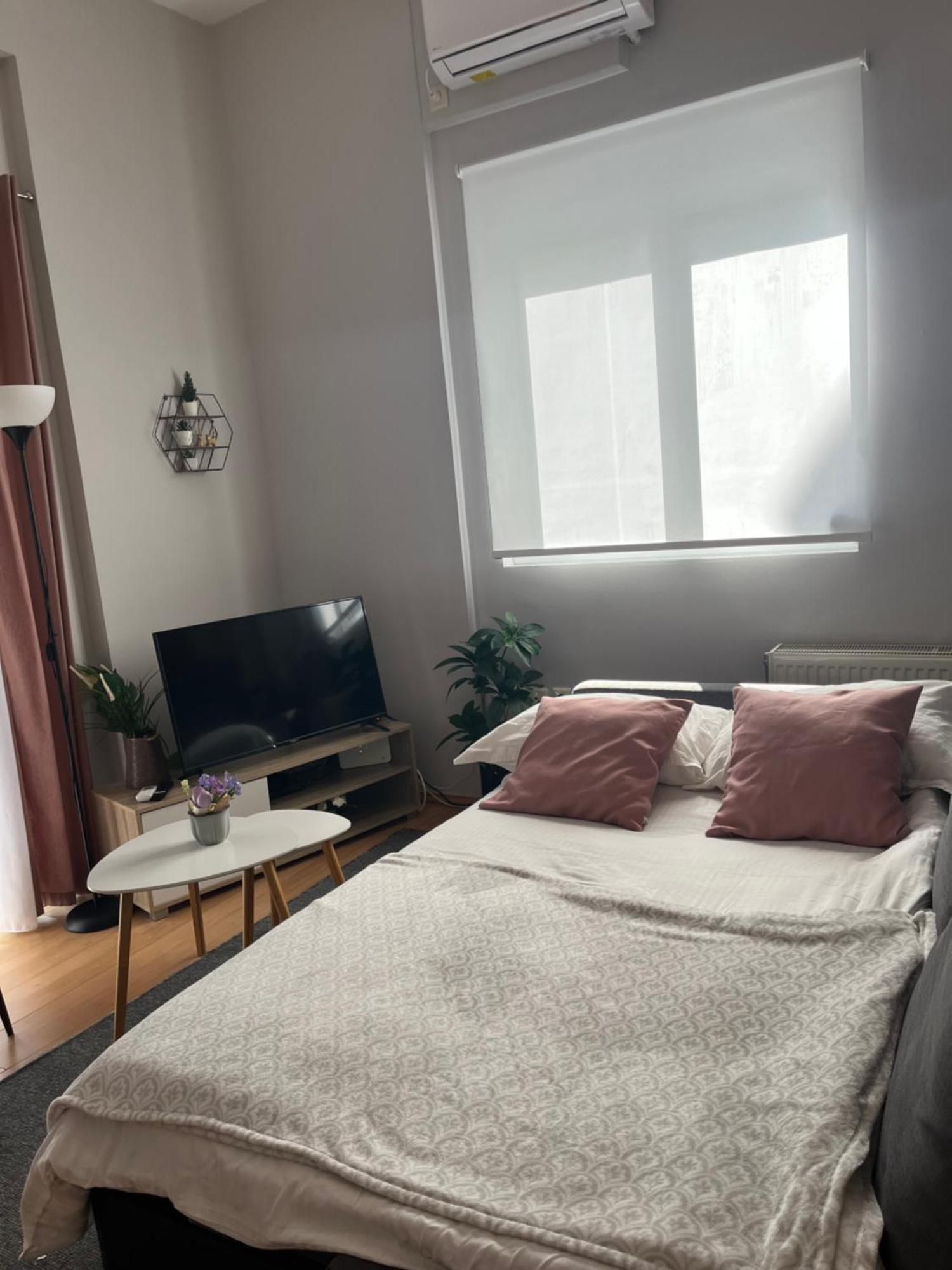 Elegant Glyfada Apartment-Private Garden-Near Metro Athena Bagian luar foto