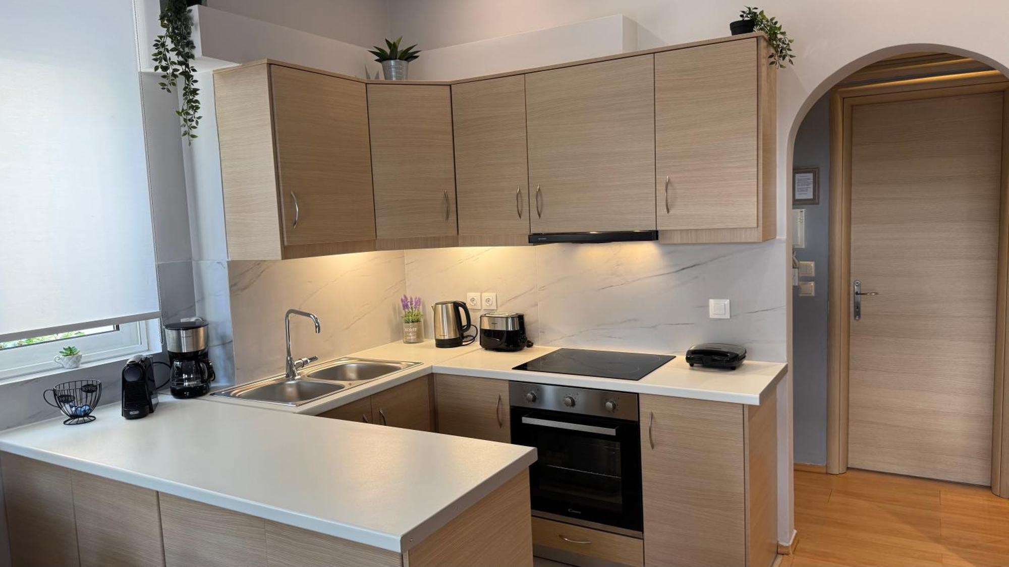 Elegant Glyfada Apartment-Private Garden-Near Metro Athena Bagian luar foto