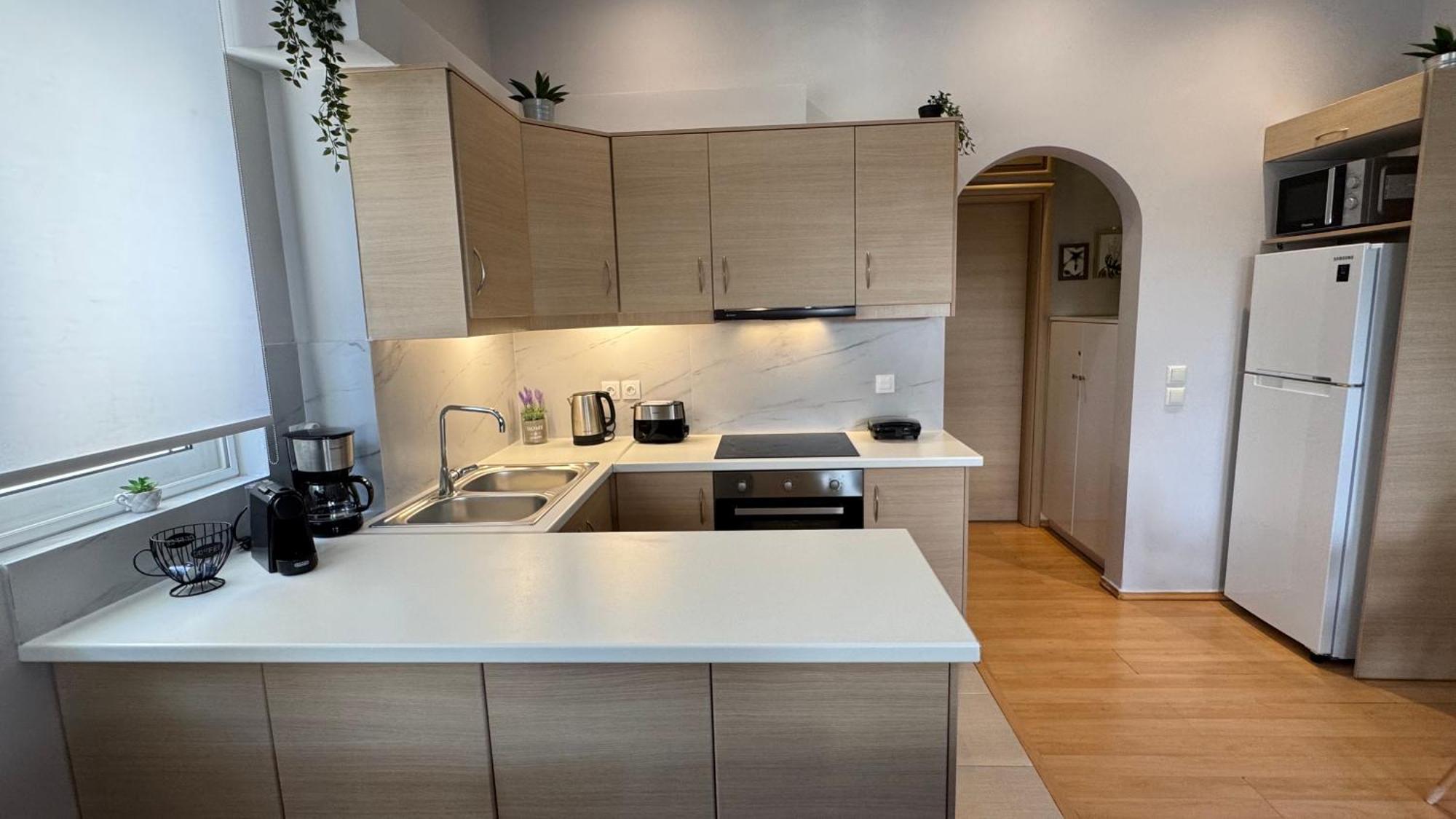 Elegant Glyfada Apartment-Private Garden-Near Metro Athena Bagian luar foto