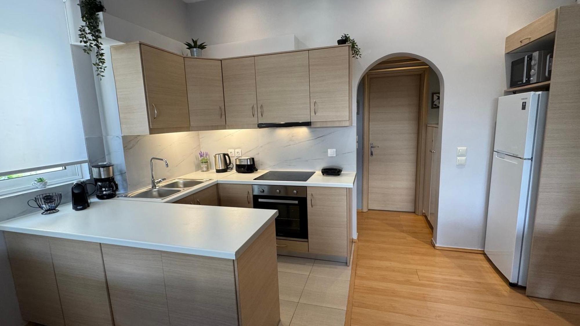 Elegant Glyfada Apartment-Private Garden-Near Metro Athena Bagian luar foto